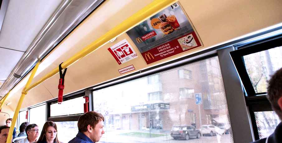 Маршрутное такси метро. Реклама внутри автобуса. Реклама внутри трамвае. Реклама на трамваях. Реклама внутри транспорта.